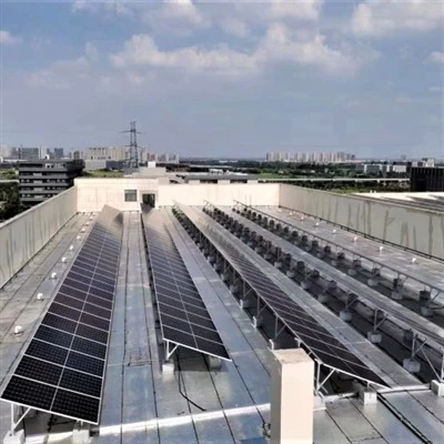 Sistema de panells solars de sostre pla de 200 kW